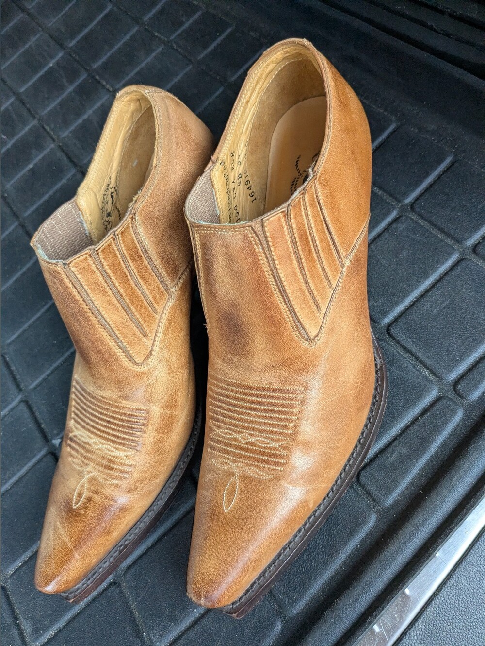 CHARLIE 1 HORSE Leather Booties, Camel Color, Wmn Sz 8.5 (39), EUC!!!